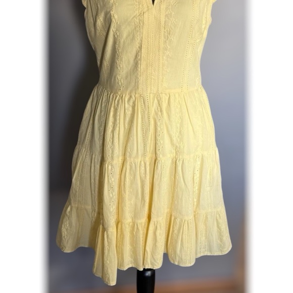 Beautiful pastel yellow eyelet dress by Laundry by Shelli Segal - Picture 3 of 11
